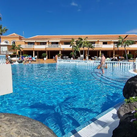 Exclusive Penthouse Playa Vistas 4 Close To The Sea And Beach, Aircondition For A Fee, Wifi, Terrace, Heated Pool Apartamento Playa de las Americas (Tenerife)