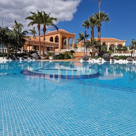 Exclusive Penthouse Playa Vistas 4 Close To The Sea And Beach, Aircondition For A Fee, Wifi, Terrace, Heated Pool Playa de las Americas (Tenerife)
