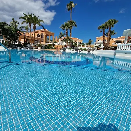 Exclusive Penthouse Playa Vistas 4 Close To The Sea And Beach, Aircondition For A Fee, Wifi, Terrace, Heated Pool * Playa de las Américas